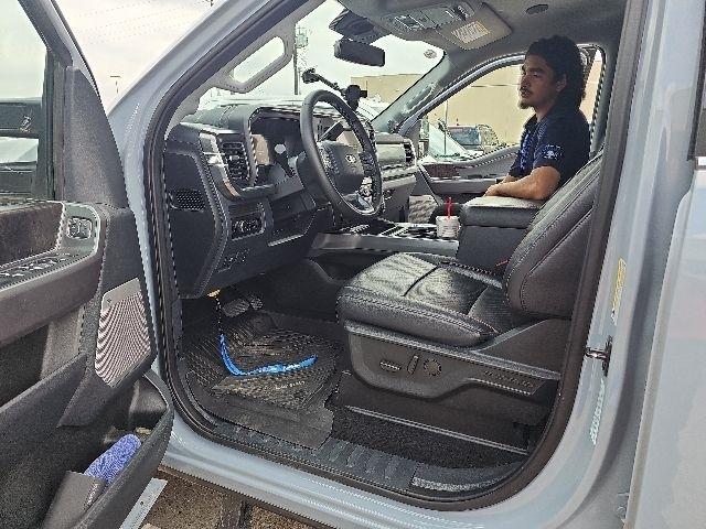 Ford F-250 SD Lariat Crew Cab 4WD 2025