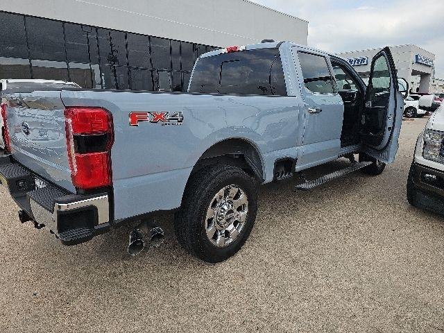 Ford F-250 SD Lariat Crew Cab 4WD 2025