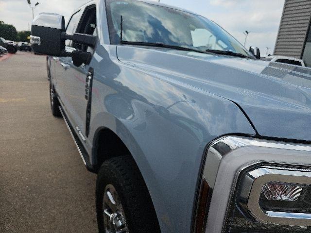 Ford F-250 SD Lariat Crew Cab 4WD 2025