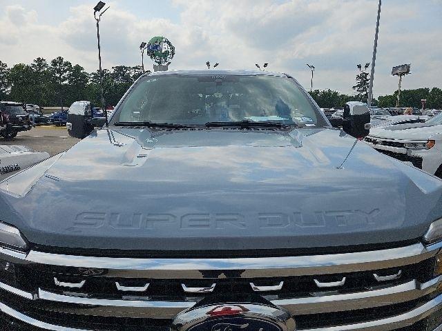 Ford F-250 SD Lariat Crew Cab 4WD 2025