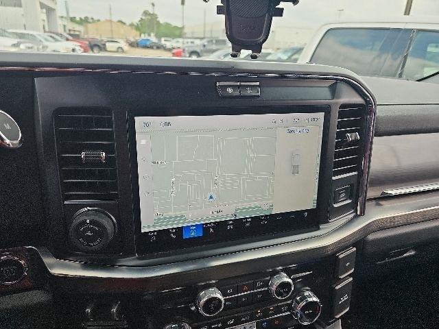 Ford F-250 SD Lariat Crew Cab 4WD 2025