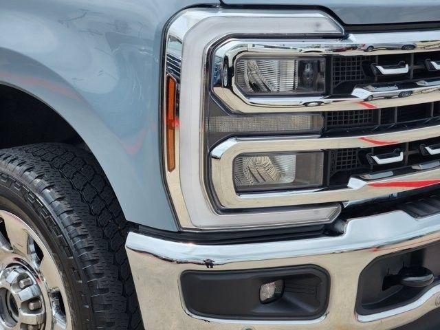 Ford F-250 SD Lariat Crew Cab 4WD 2025