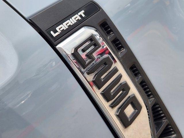 Ford F-250 SD Lariat Crew Cab 4WD 2025