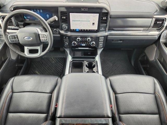 Ford F-250 SD Lariat Crew Cab 4WD 2025