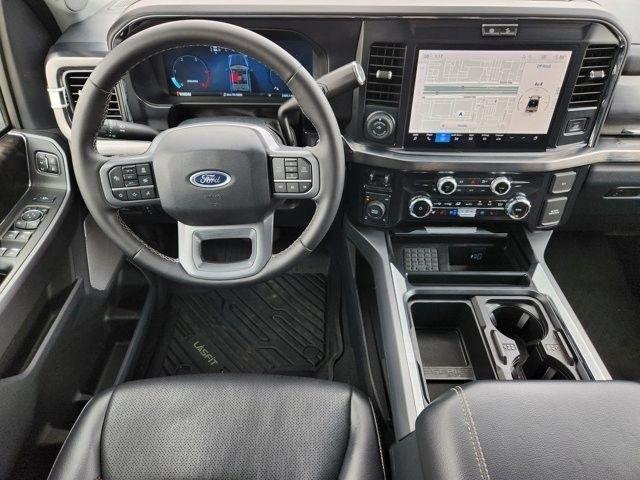 Ford F-250 SD Lariat Crew Cab 4WD 2025