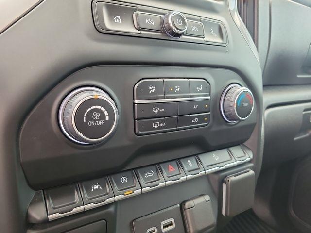 Chevrolet Silverado 1500 Trail Boss Custom Crew Cab 4WD 2024