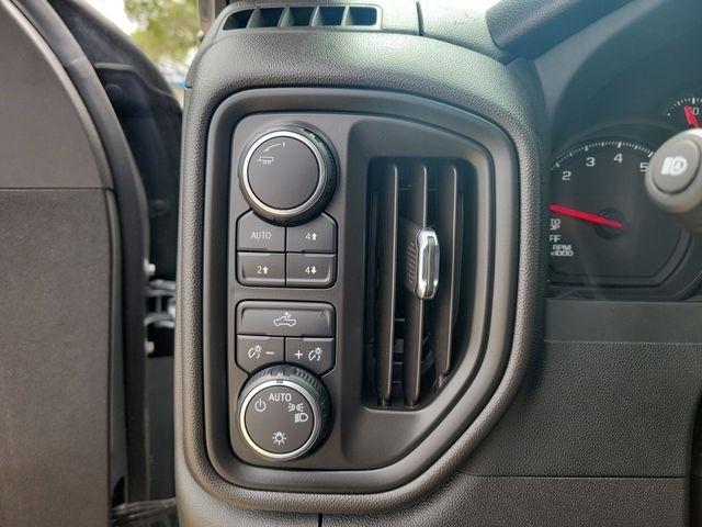 Chevrolet Silverado 1500 Trail Boss Custom Crew Cab 4WD 2024