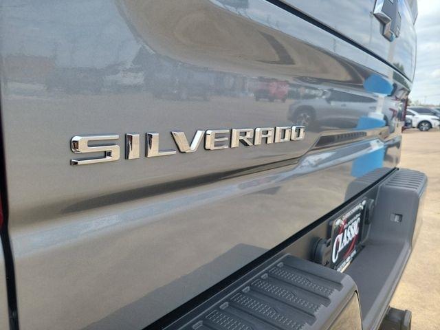 Chevrolet Silverado 1500 Trail Boss Custom Crew Cab 4WD 2024