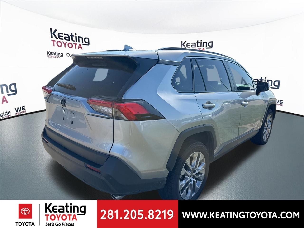 Toyota RAV4 XLE Premium 2024