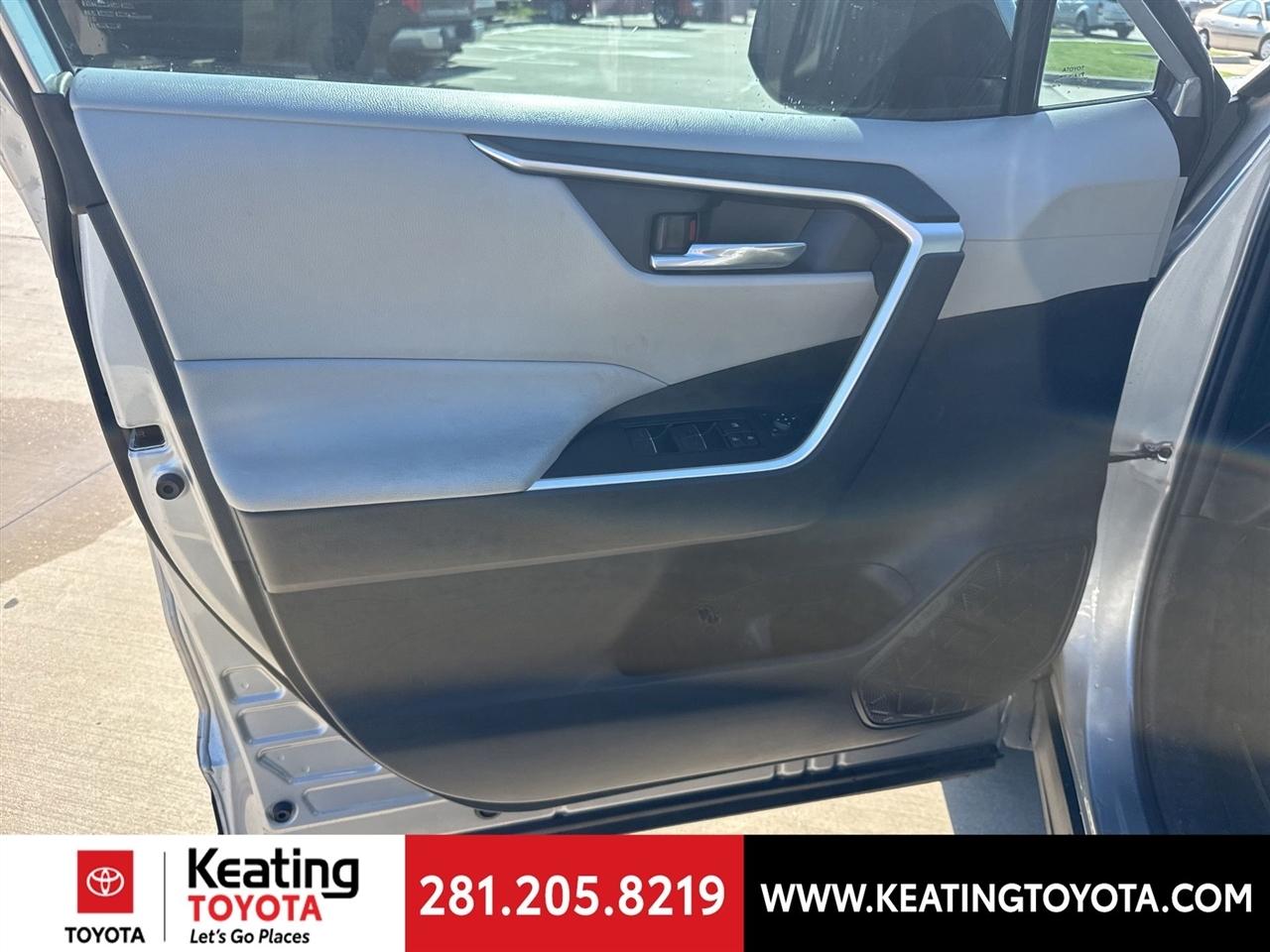 Toyota RAV4 XLE Premium 2024