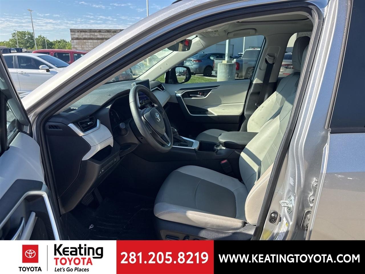 Toyota RAV4 XLE Premium 2024