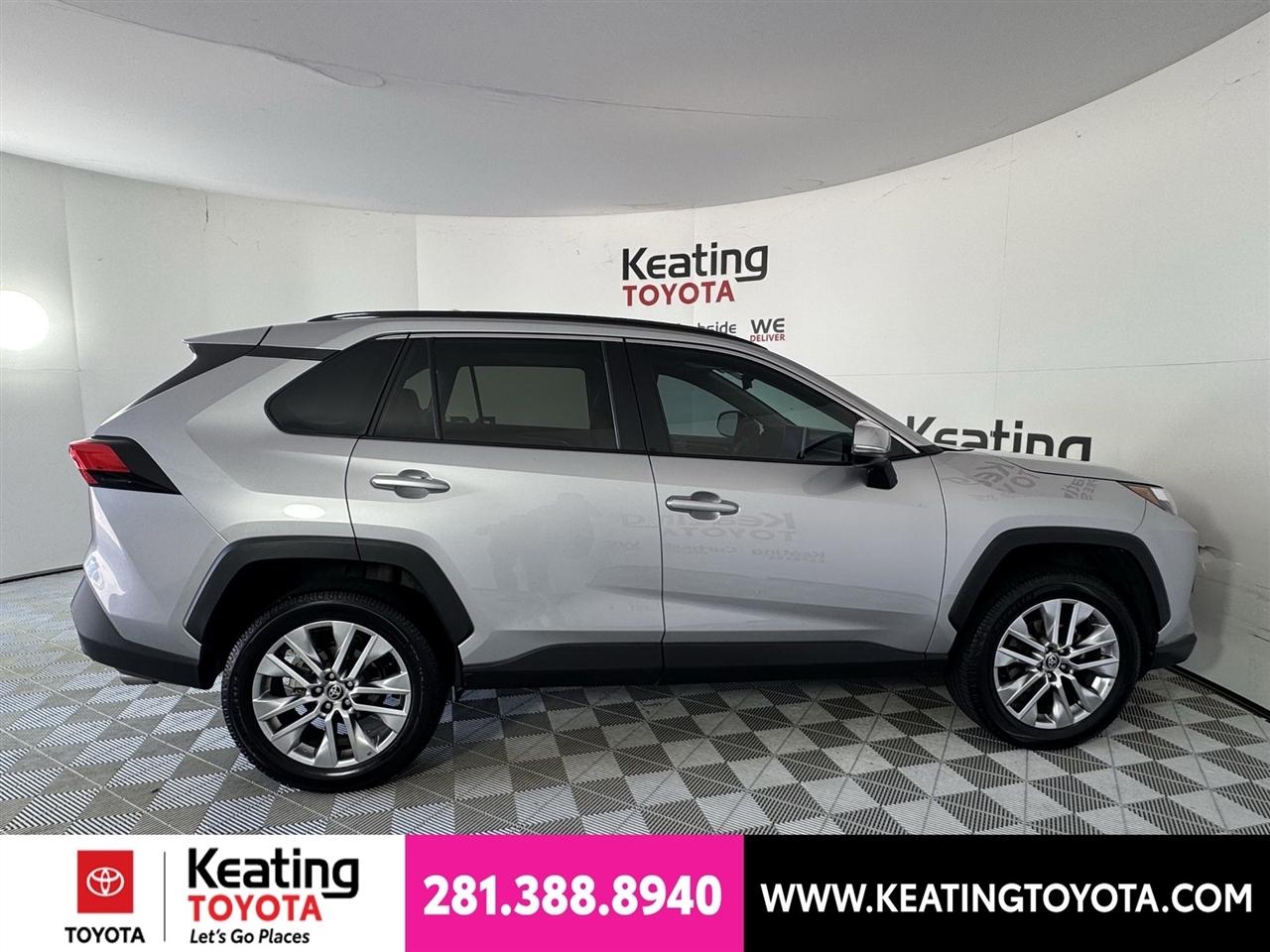 Toyota RAV4 XLE Premium 2024