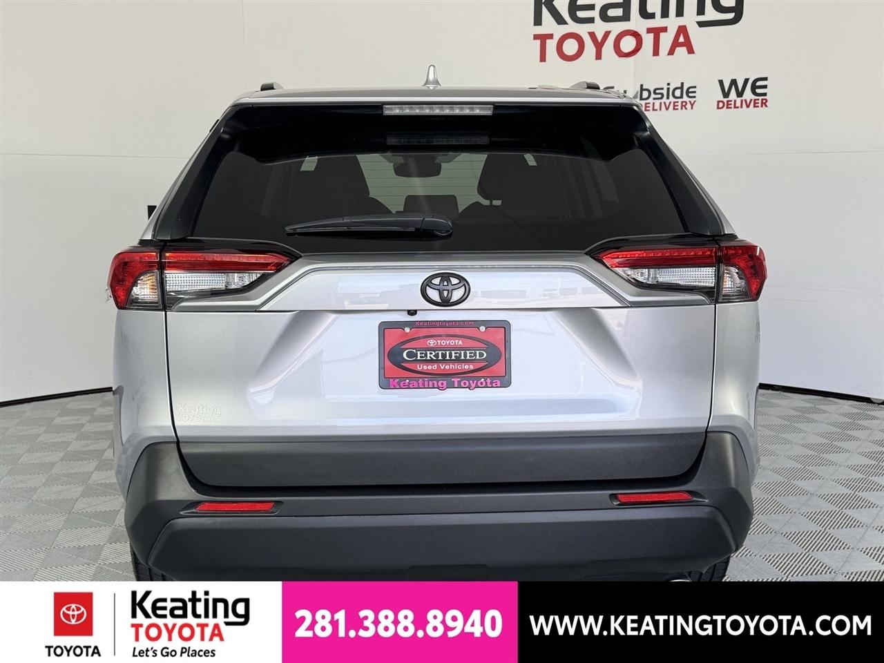 Toyota RAV4 XLE Premium 2024