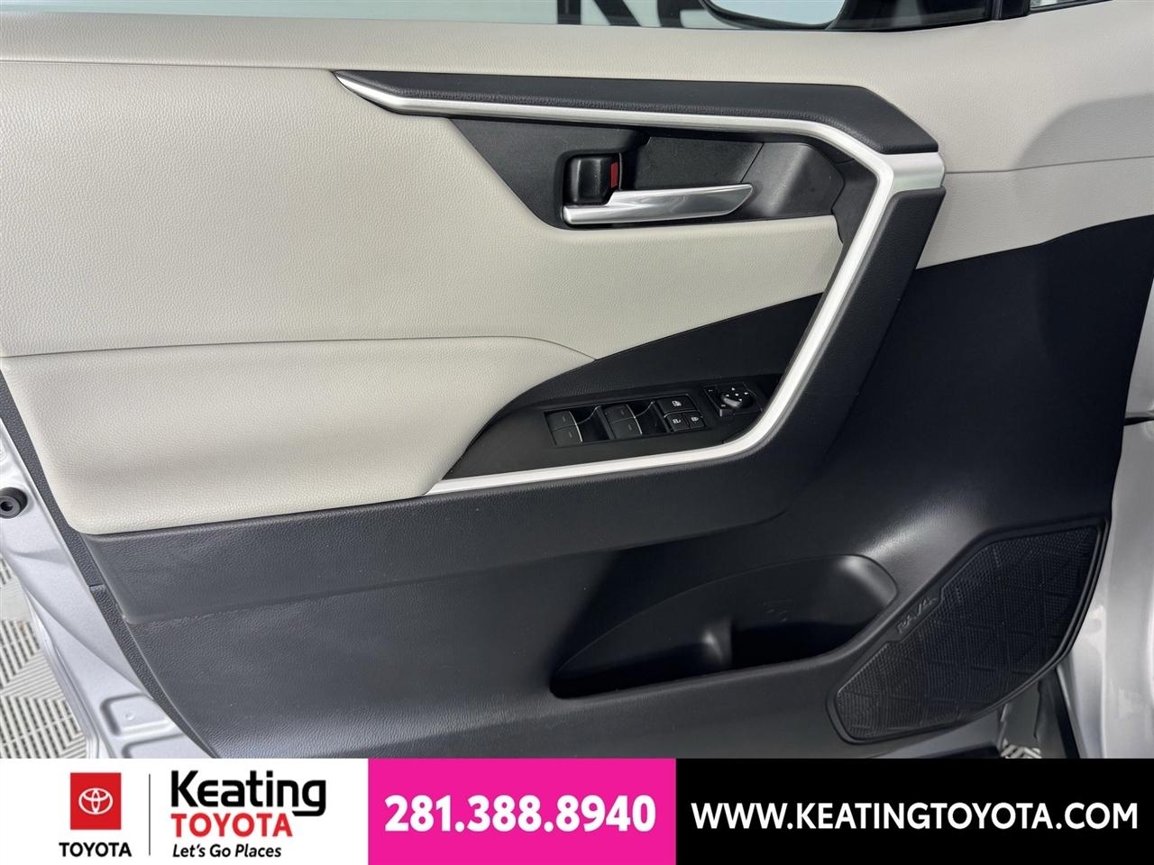 Toyota RAV4 XLE Premium 2024
