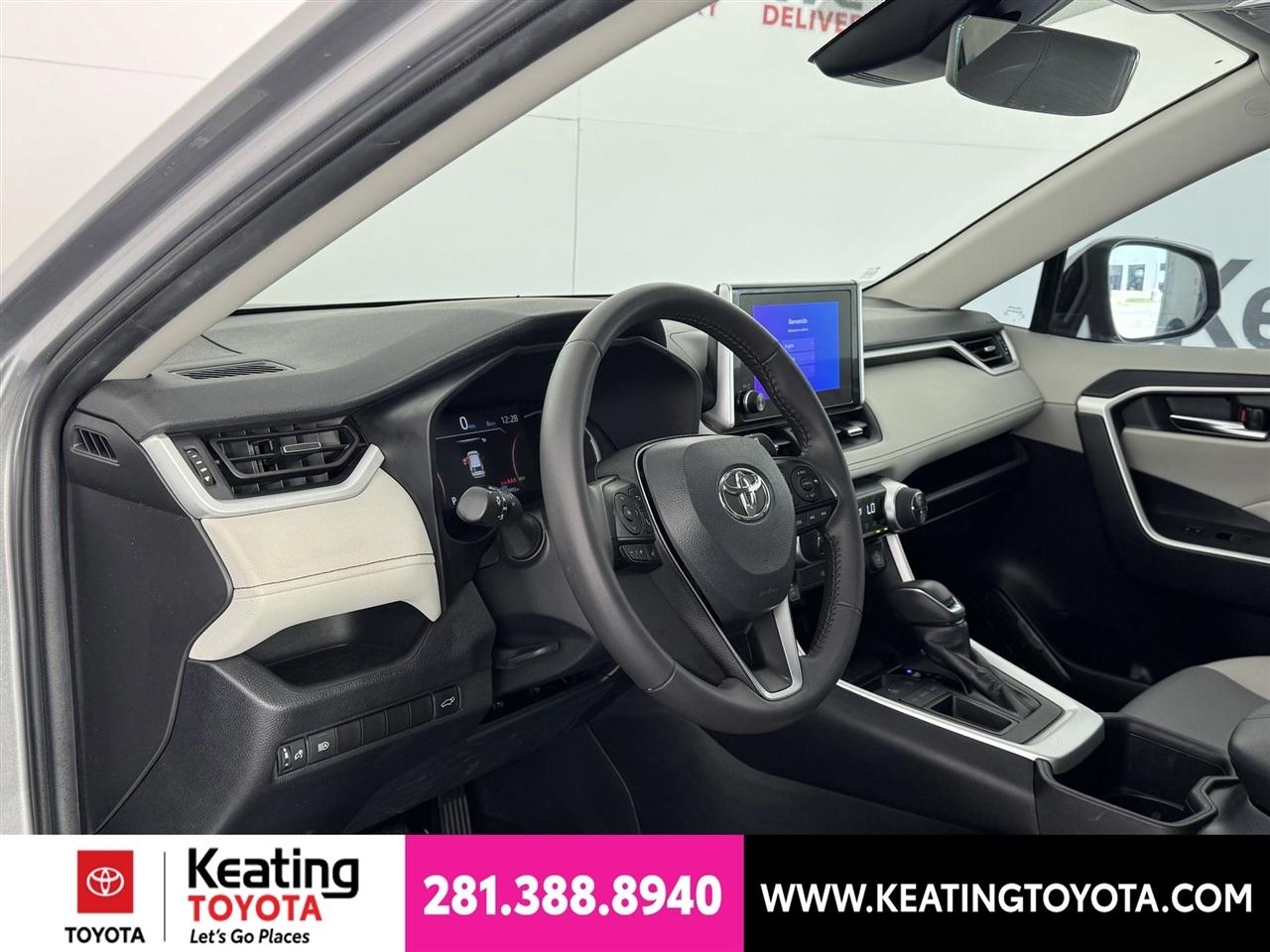 Toyota RAV4 XLE Premium 2024