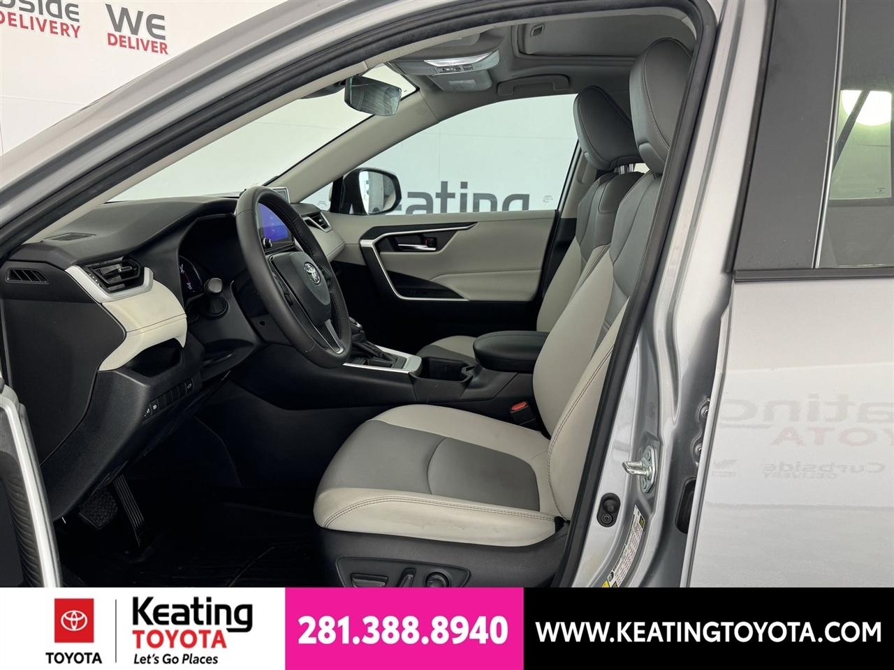 Toyota RAV4 XLE Premium 2024