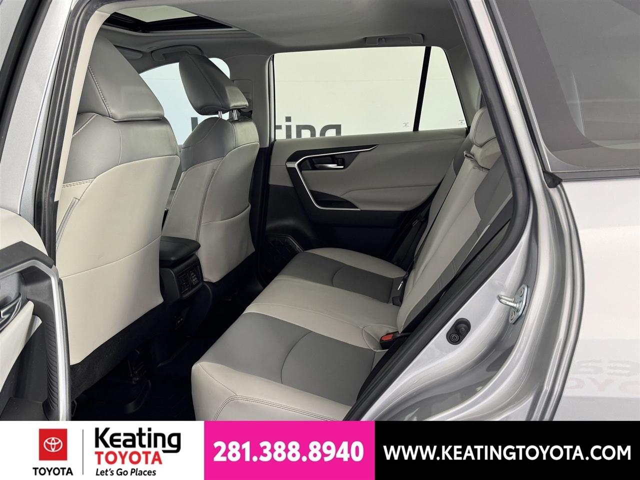 Toyota RAV4 XLE Premium 2024