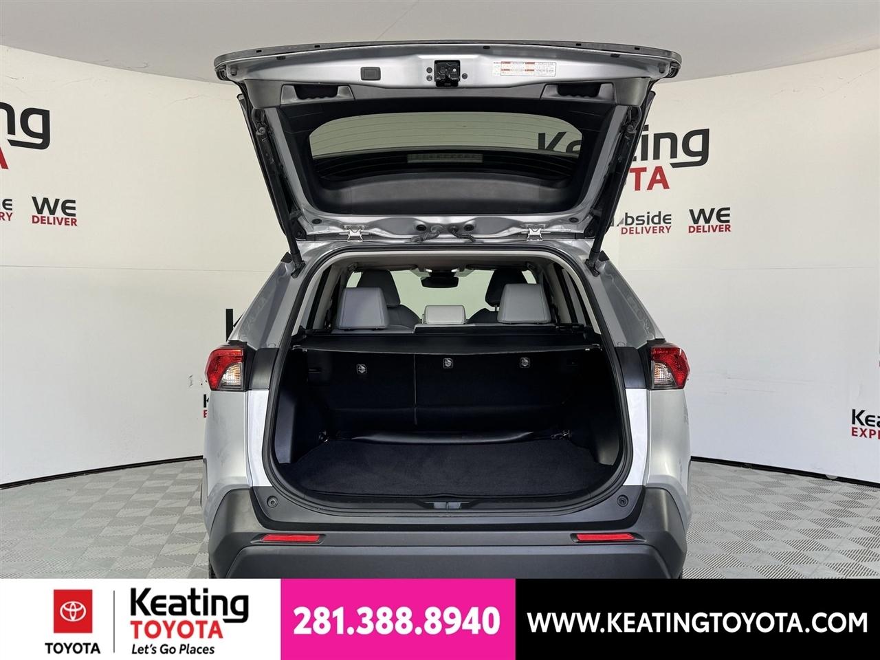 Toyota RAV4 XLE Premium 2024