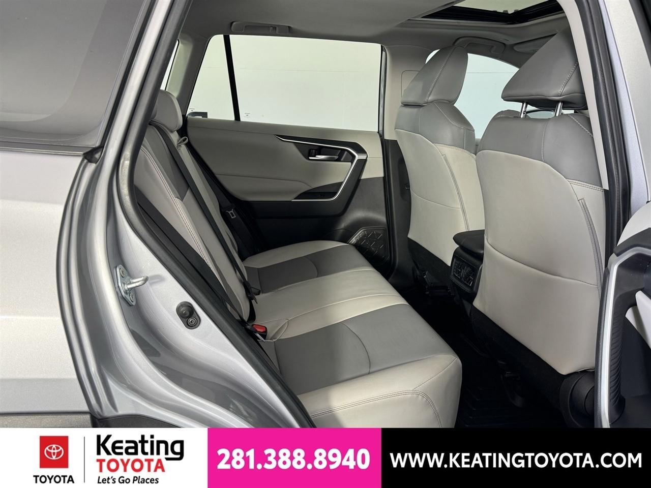 Toyota RAV4 XLE Premium 2024