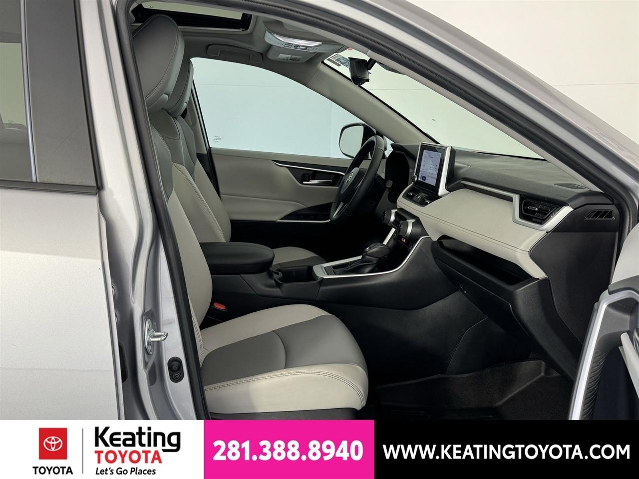Toyota RAV4 XLE Premium 2024