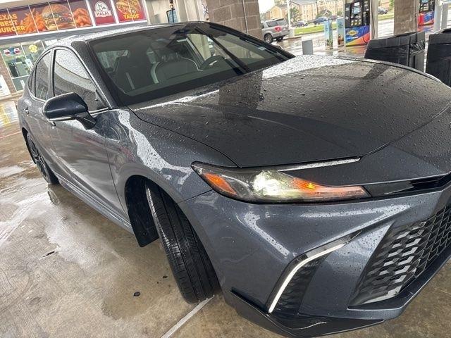 Toyota Camry Hybrid XLE 2026