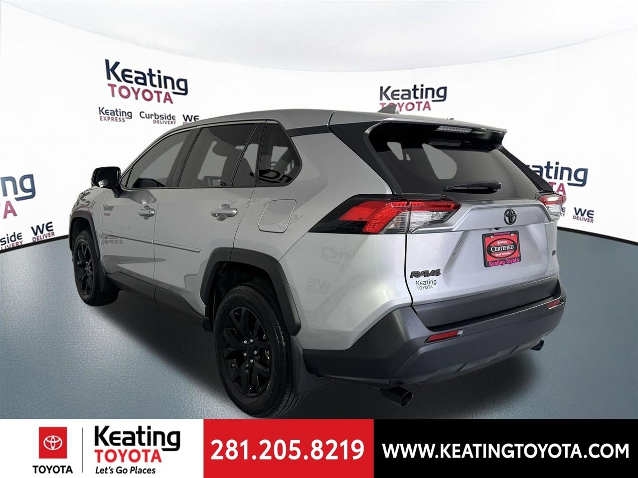 Toyota RAV4 LE 2025