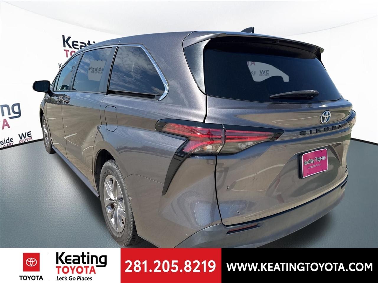 Toyota Sienna LE 8-Passenger 2021