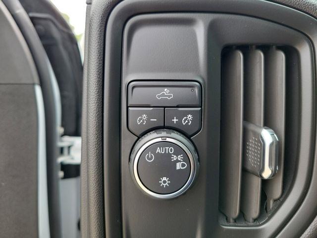 Chevrolet Silverado 1500 Custom Crew Cab 2WD 2024