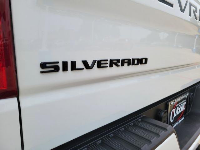 Chevrolet Silverado 1500 Custom Crew Cab 2WD 2024