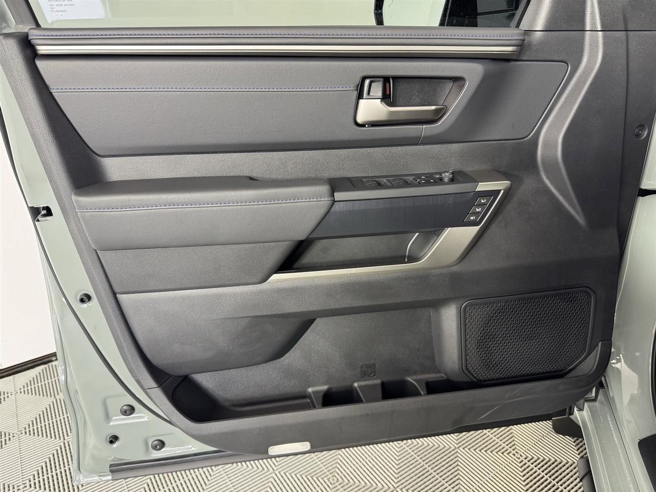 Toyota Tundra Limited CrewMax 4WD Hybrid 2026