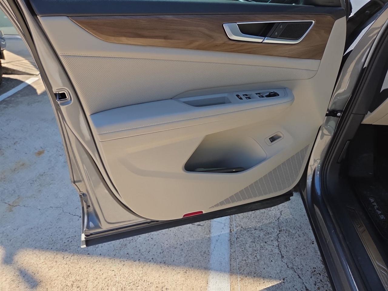 Volkswagen Atlas SE w/Technology 2024