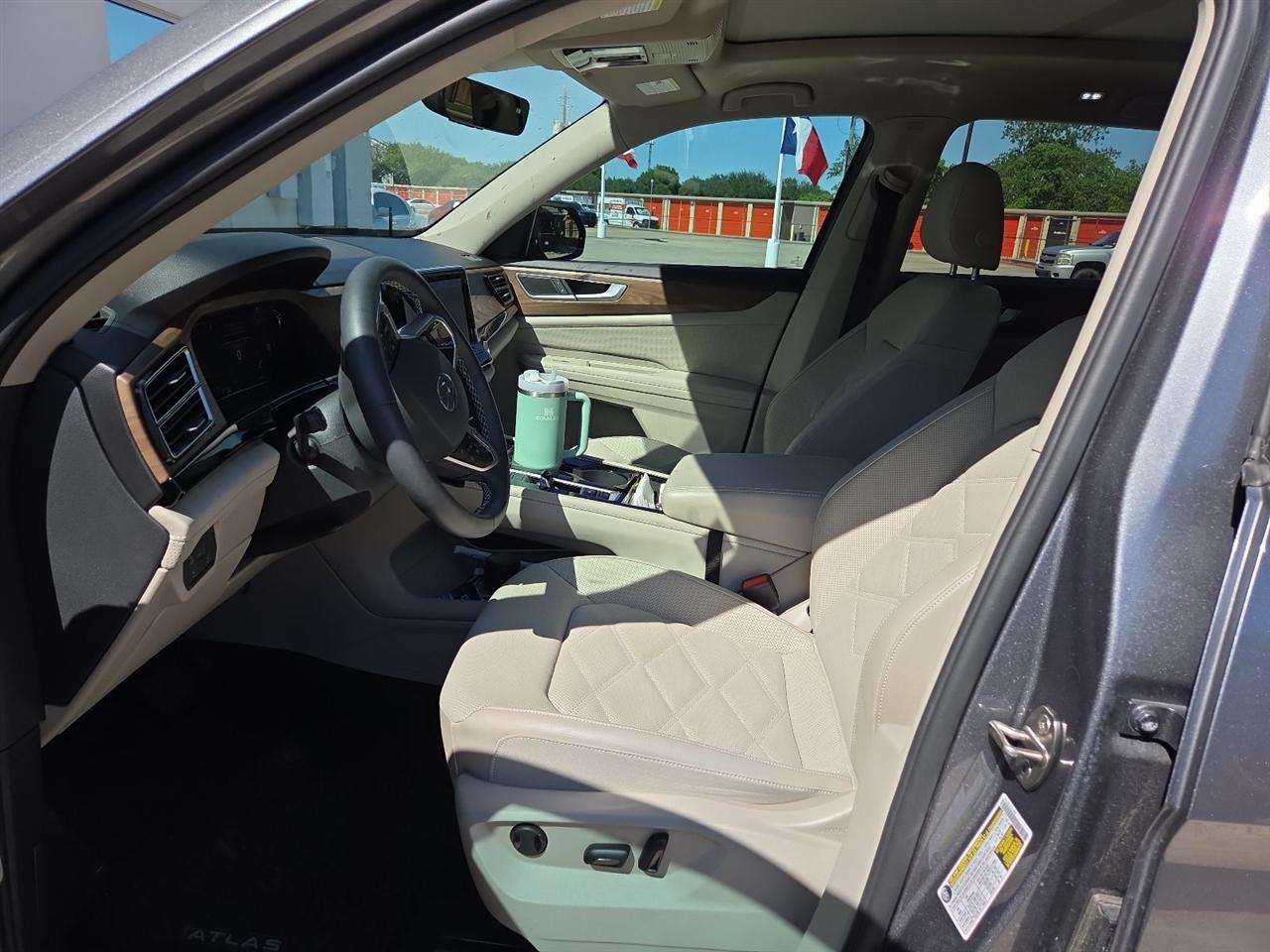 Volkswagen Atlas SE w/Technology 2024