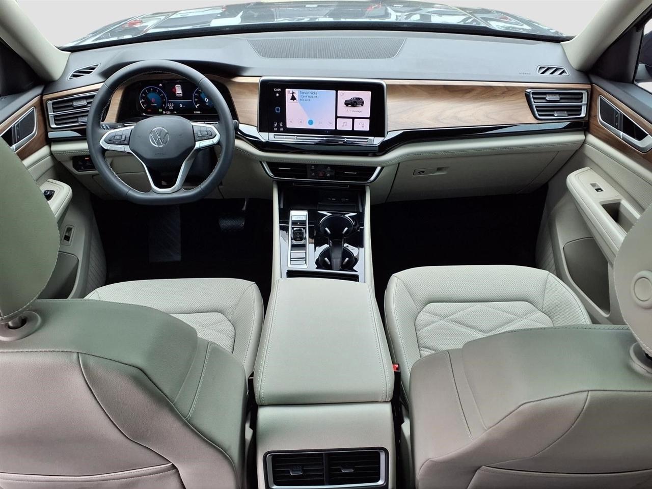 Volkswagen Atlas SE w/Technology 2024