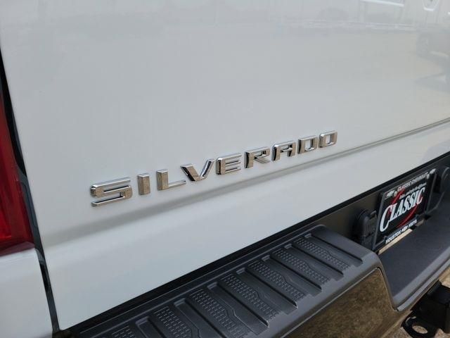 Chevrolet Silverado 2500HD Custom Crew Cab Long Box 4WD 2026