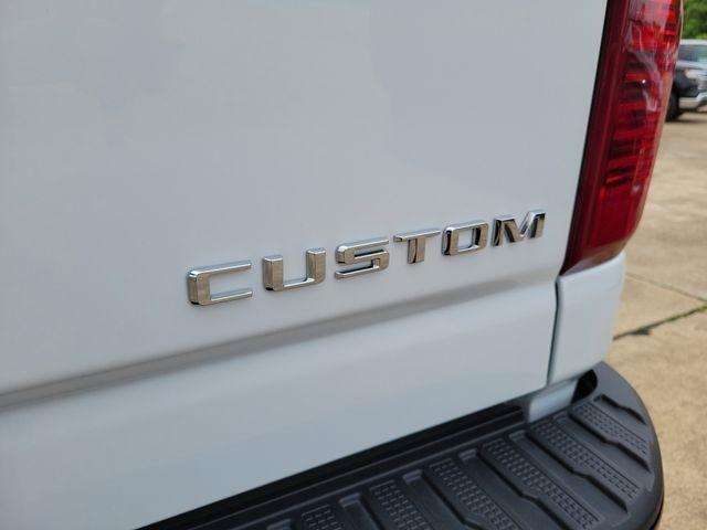 Chevrolet Silverado 2500HD Custom Crew Cab Long Box 4WD 2026