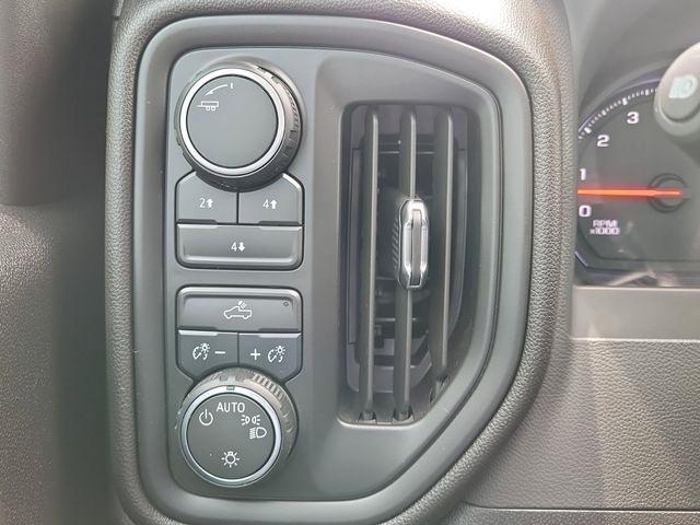 Chevrolet Silverado 2500HD Custom Crew Cab Long Box 4WD 2026