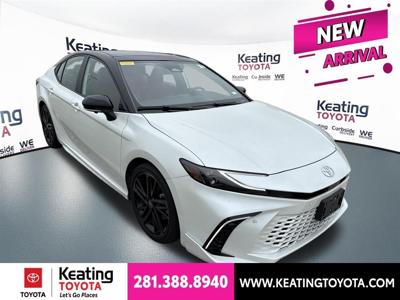 Toyota Camry Hybrid XLE 2025