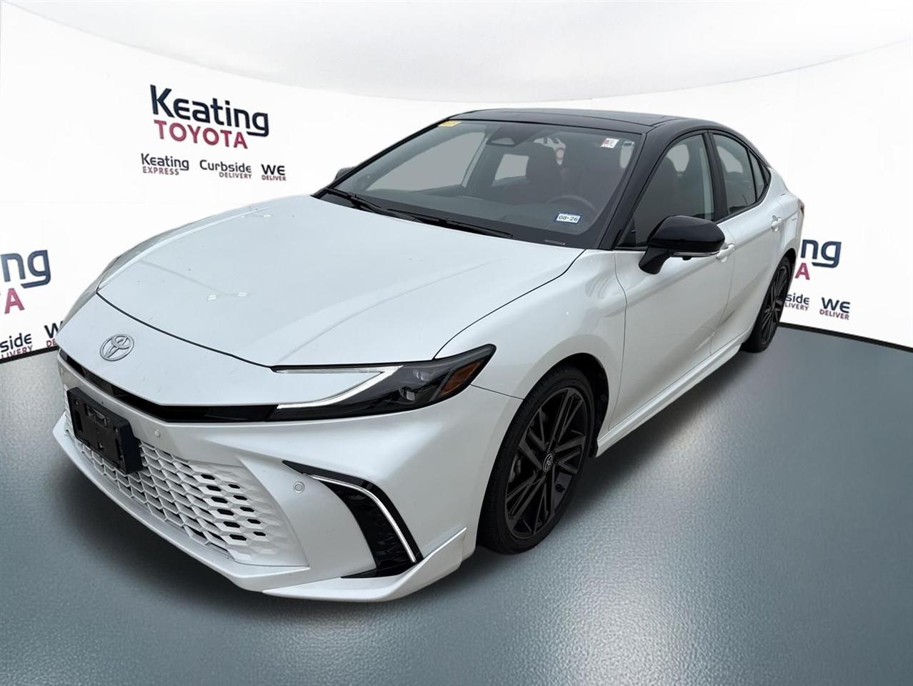 Toyota Camry Hybrid XLE 2025
