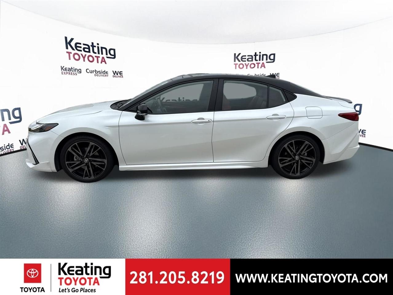 Toyota Camry Hybrid XLE 2025