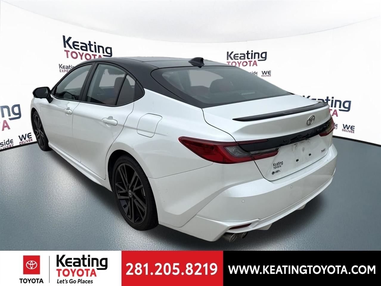 Toyota Camry Hybrid XLE 2025