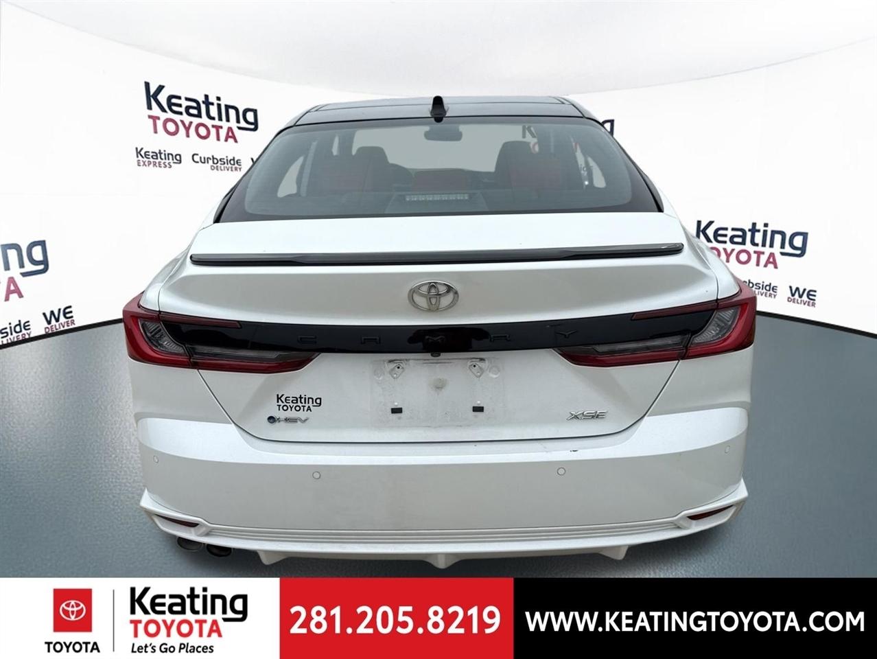 Toyota Camry Hybrid XLE 2025