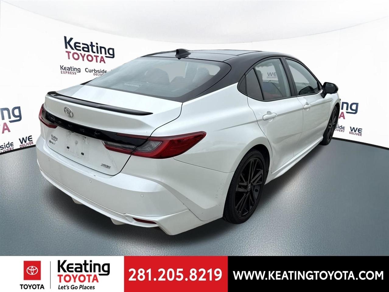 Toyota Camry Hybrid XLE 2025