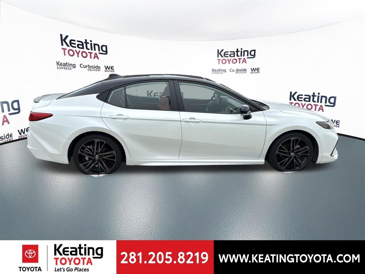 Toyota Camry Hybrid XLE 2025