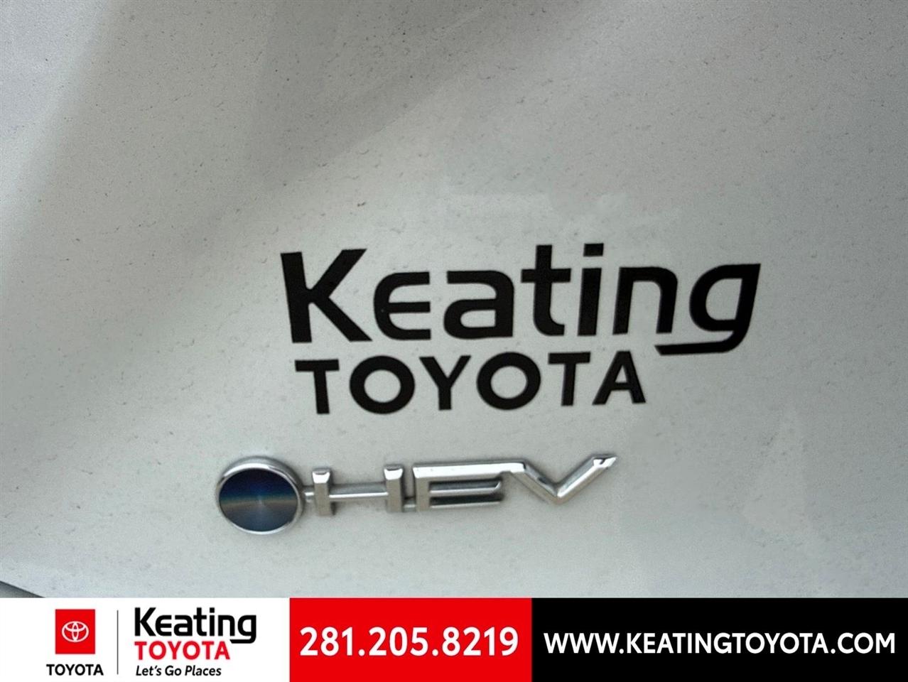 Toyota Camry Hybrid XLE 2025