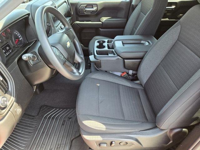 Chevrolet Silverado 1500 Custom Crew Cab 4WD 2024