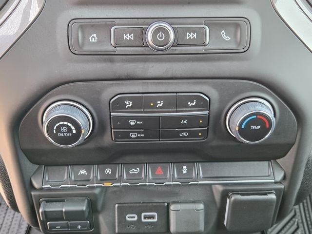 Chevrolet Silverado 1500 Custom Crew Cab 4WD 2024