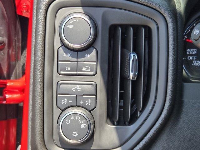 Chevrolet Silverado 1500 Custom Crew Cab 4WD 2024