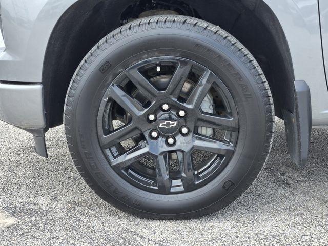 Chevrolet Silverado 1500 Custom Crew Cab 4WD 2024