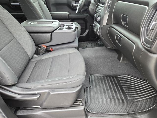 Chevrolet Silverado 1500 Custom Crew Cab 4WD 2024