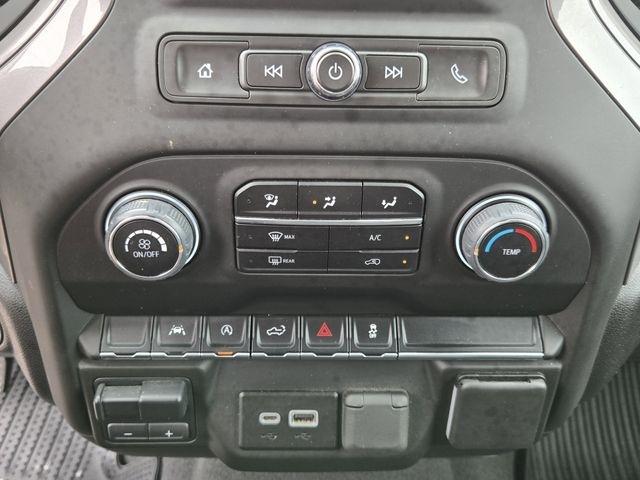 Chevrolet Silverado 1500 Custom Crew Cab 4WD 2024